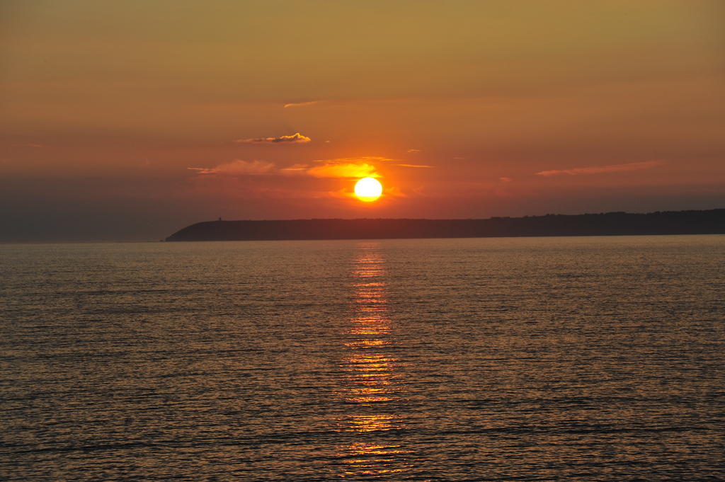 Les Fous De Bassans Bed & Breakfast Poullan-sur-Mer Exterior photo